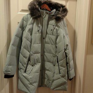 Down parka with all of the features! Detachable hood.  WARM